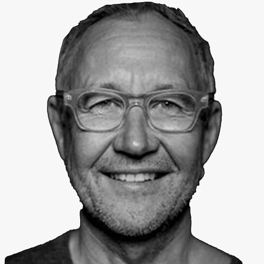 [Translate to Deutsch (Schweiz):] Portraitbild des Referenten in schwarz-weiß, Jörn Lübbers