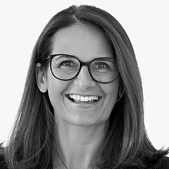 [Translate to Deutsch (Schweiz):] Portraitbild des Referenten in schwarz-weiß, Verena Faden