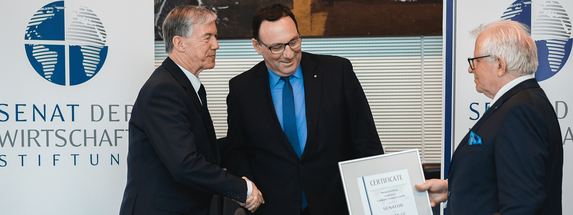 Urkundenübergabe an Michael Ludwig 