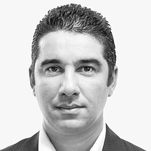 [Translate to Deutsch (Schweiz):] Portraitbild des Referenten in schwarz-weiß, Dr. Redouan Mahou 