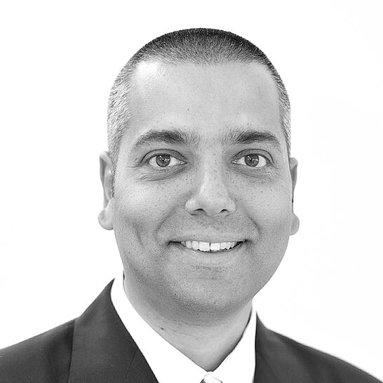 Portraitbild des Referenten in schwarz-weiß, Nehad Beharovic