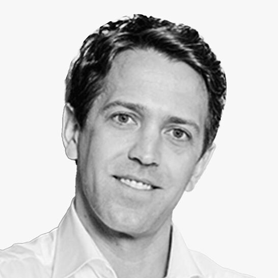 [Translate to Deutsch (Schweiz):] Portraitbild des Referenten in schwarz-weiß, Dr. Daniel Platzer