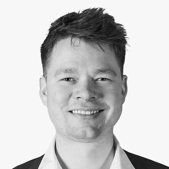 Portraitbild des Referenten in schwarz-weiß, Julius Fischer