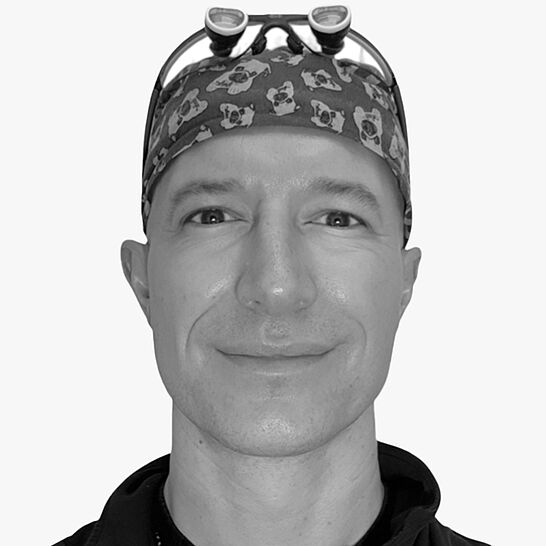 [Translate to Deutsch (Schweiz):] Portraitbild des Referenten in schwarz-weiß, Dr. med. dent. Daniel Seidel