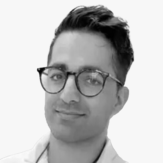 [Translate to Deutsch (Schweiz):] Portraitbild des Referenten in schwarz-weiß, Zobair Lais Ghafoor